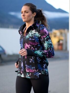 Lululemon Run: Bandit Jacket Petal Pop Multi / Black size 6